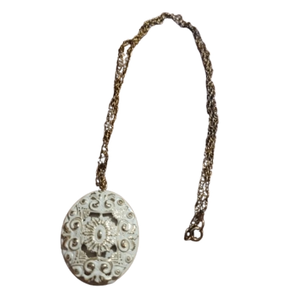 Vintage locket necklace pendant and chain white oval locket for pictures